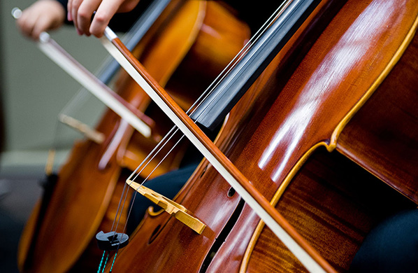 只聽過巴哈的無伴奏大提琴作品嗎？試試這些人的無伴奏作品！